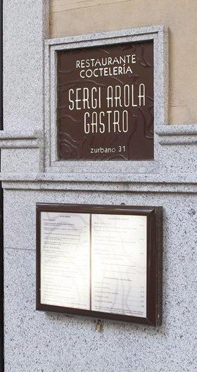 Entrada al restaurante Sergi Arola