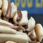 Bocadillos de salchichas. Foto: EPA ARCHIVO / ANDREW GOMBERT