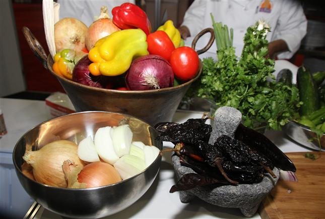 Vista de algunos productos mexicanos expuestos durante la Feria de Alimentos de México, celebrada en el Centro de Convenciones de Los Ángeles, California. EFE/ Iván Mejía