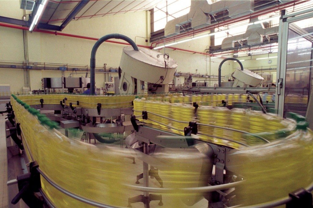 Una planta de embotellado en Andalucía. EFE/Archivo. José Pedrosa.
