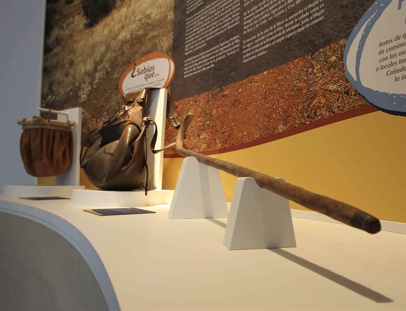 Utensilios del pastor que pueden verse en el museo. EFE/Mariano Cieza Moreno