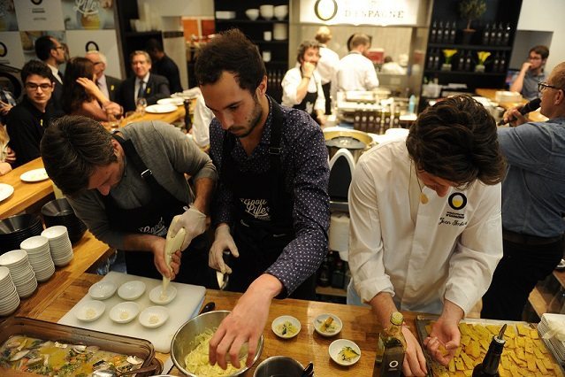 Taller con aceite en Paris. Foto: Interprofesional