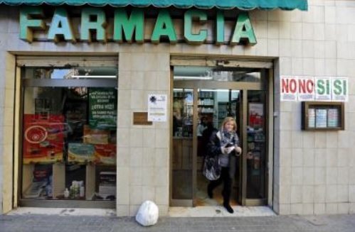 Farmacia en el barrio de Ruzafa de Valencia. EFE/Manuel Bruque.