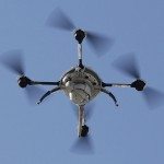 Imagen de un dron sobrevolando un campo. EFE/Archivo. Paco Campos.