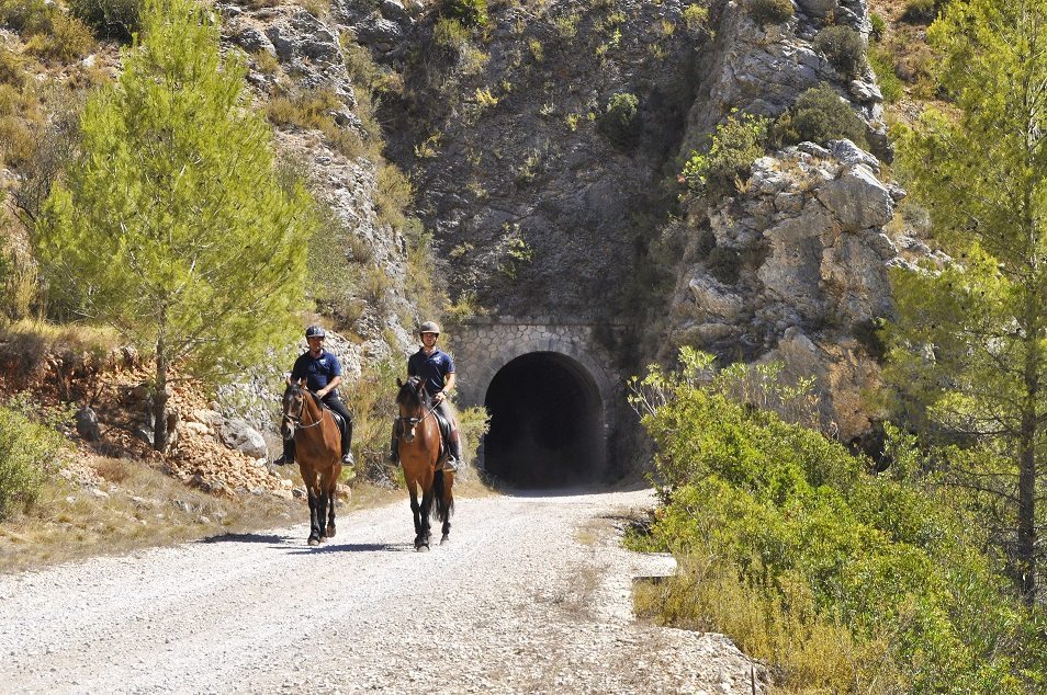 Turismo rural en la Via Verde de Lorcha, en Valencia. Foto: Turismo Ecuestre España.