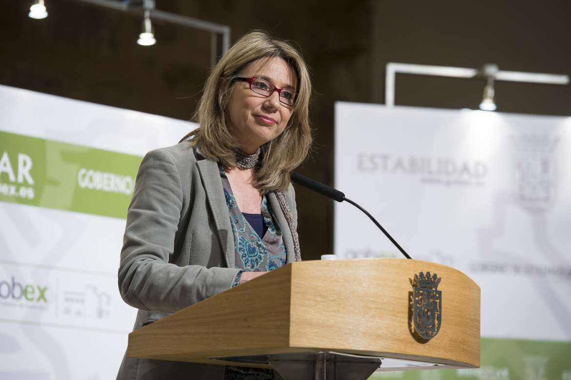 La portavoz del Gobierno extremeño, Cristina Teniente, durante el anuncio de la aprobación del decreto. EFEAGRO/Cedida por la Junta de Extremadura.