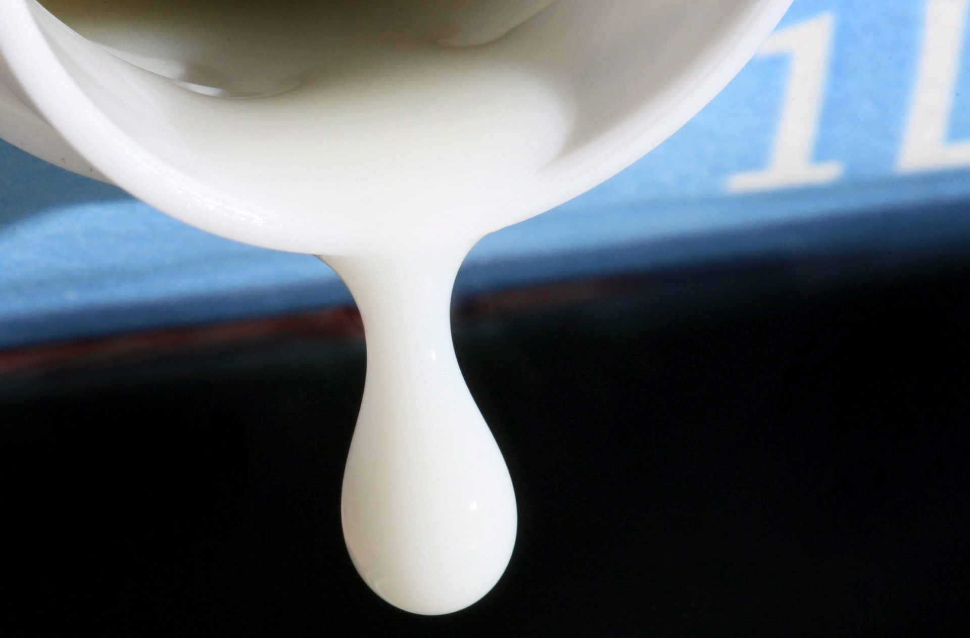 Una gota de leche. Foto: EPA/MARTIN GERTEN