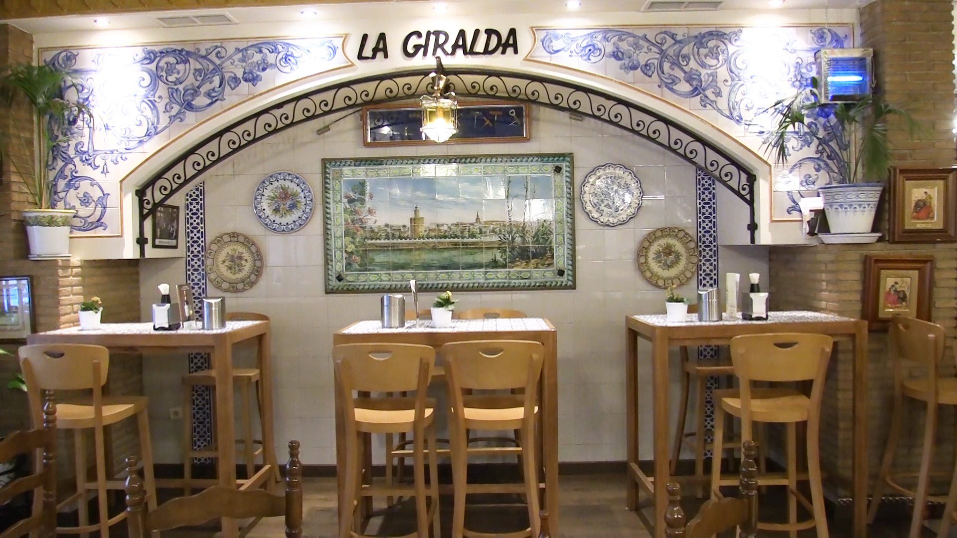 Imagen del restaurante "La Giralda". Foto EFEAGRO Cristian Gerhardt