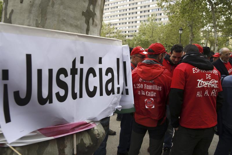 La plantilla de Coca- Cola celebra el fallo del Tribunal Supremo. /EFEJavier Lizón