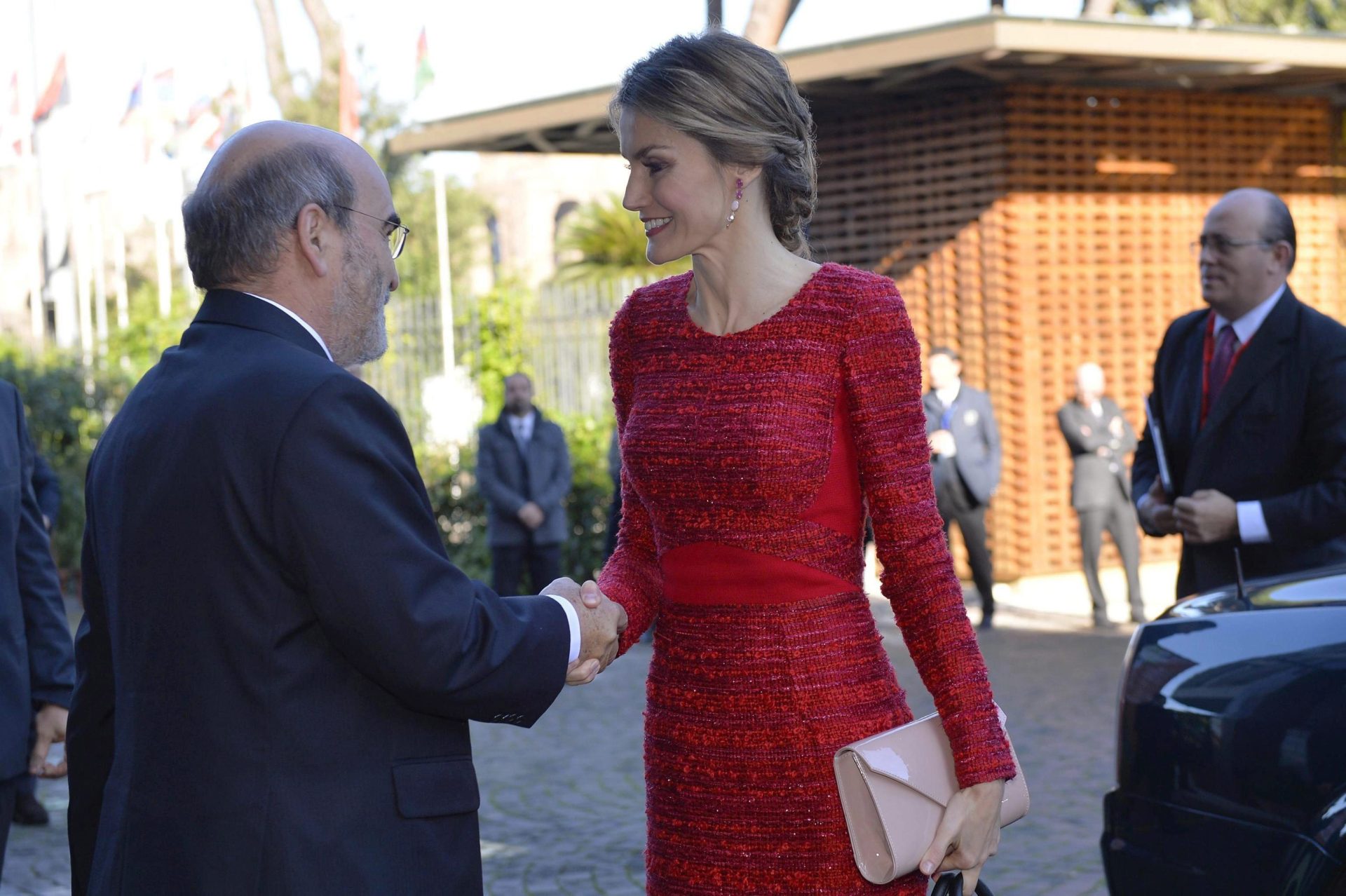 I La Reina de España Leticia Ortiz (c) es recibida por el director general de la ONU para la Alimentación y la Agricultura (FAO, siglas en inglés), Jose Graziano da Silva (i).  EFE/Andreas Solaro / Pool