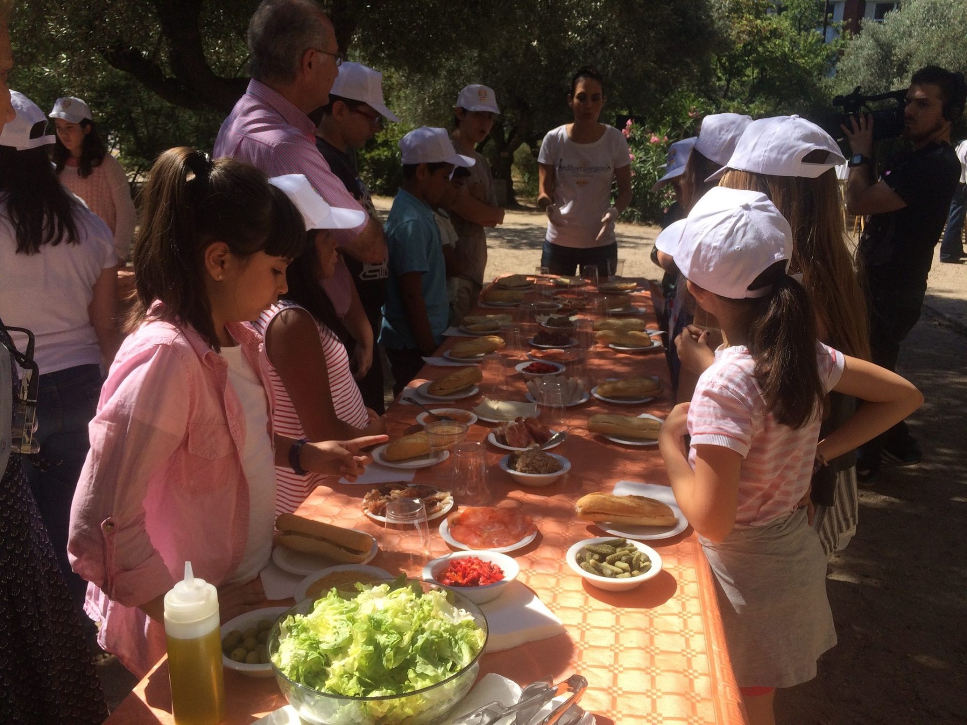Un grupo de niños participa en un taller de alimentación. Foto: Efeagro / Mònica Faro.