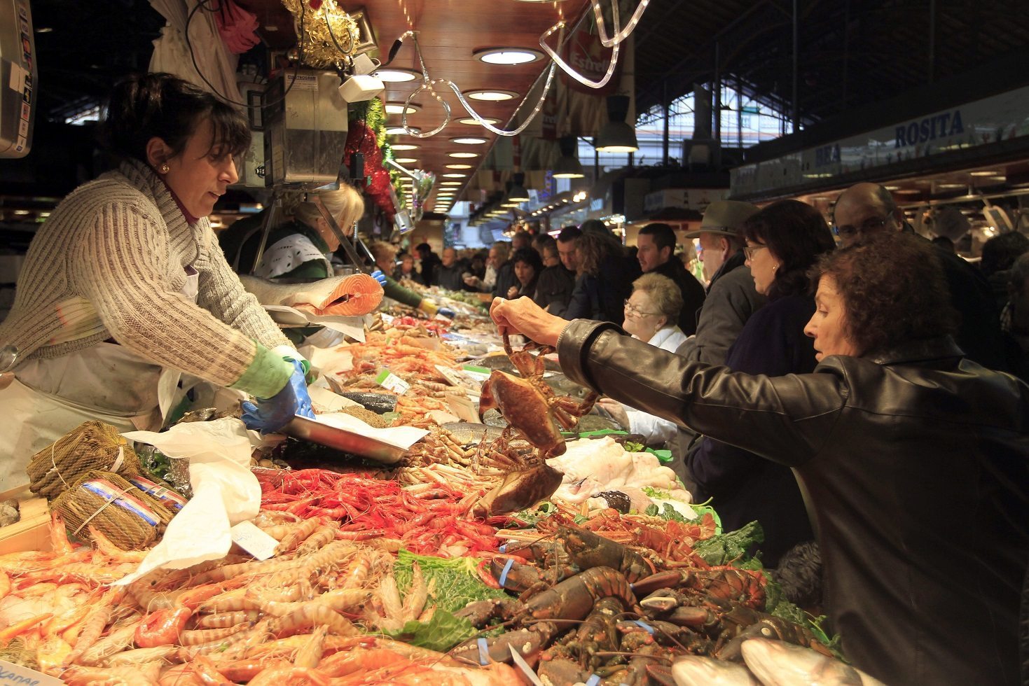 Un mercado con productos frescos. Foto: EFEAGRO/Archivo/Toni Albir