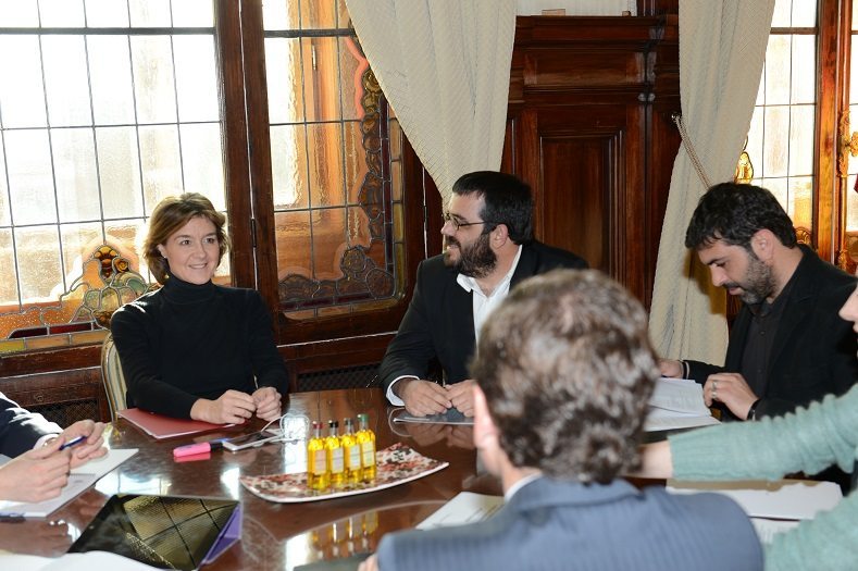 La ministra de Agricultura, Isabel García Tejerina, y el conseller de Baleares, Vicenç Vidal. Foto: Magrama