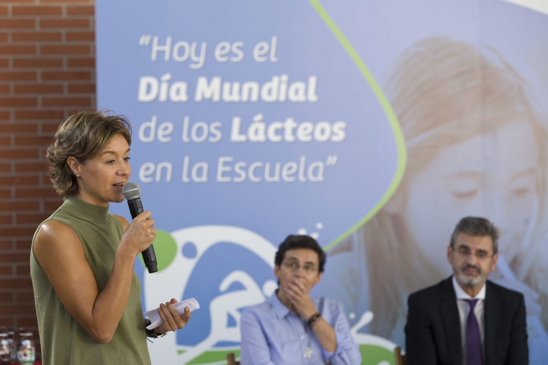 La ministra en funciones de Agricultura, Alimentación y Medio Ambiente, Isabel García Tejerina, en el Día de los Lácteos en la Escuela. Foto: Magrama
