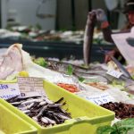 Anchoas a la venta en una pescadería de San Sebastián. EFE ARCHIVO/Javier Etxezarreta