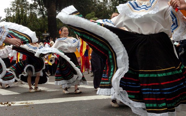 Imagen de archivo de un desfile de Carnaval en Bogotá, Colombia. Foto: EFE/Miguel Menéndez V.