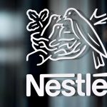 Logotipo de Nestlé en su sede en Vevey (Suiza). Efeagro/Laurent Gillieron
