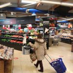 Varios lineales de alimentación en un supermercado. Foto: EFE/Archivo.