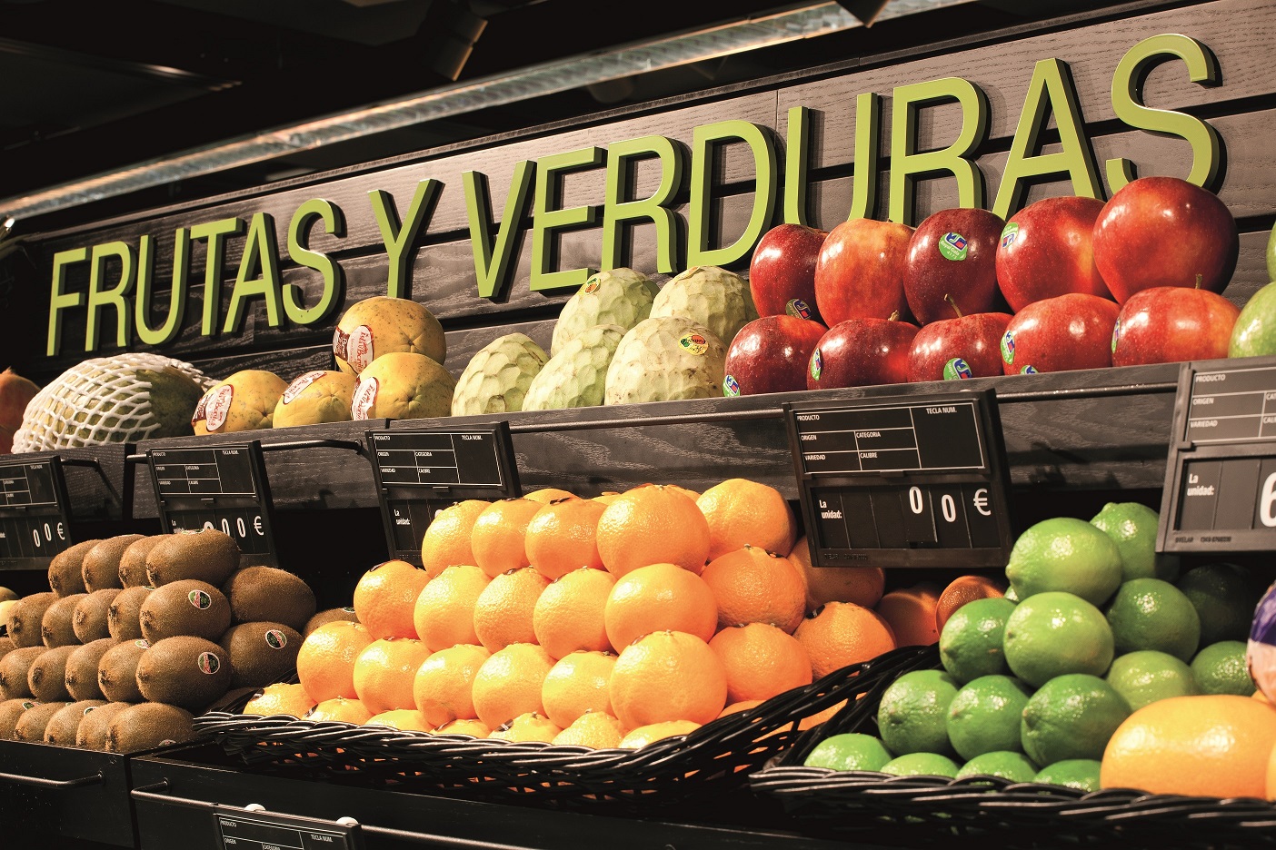 Mostrador con frutas y verduras de un supermercado. Efeagro/ECI