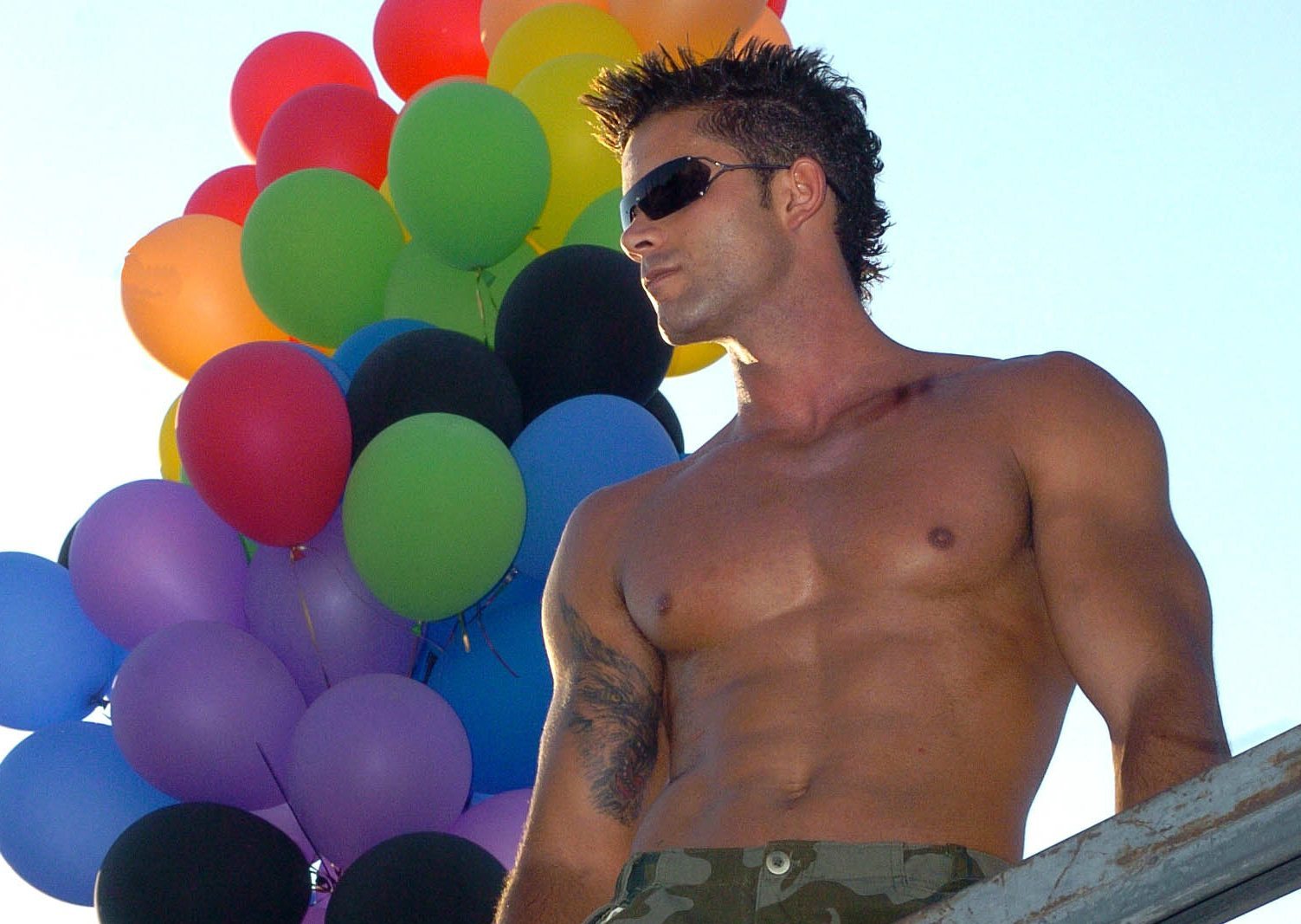 Uno de los participantes en la celebración del Orgullo en Madrid en 2004. EFE/ VICTOR LERENA