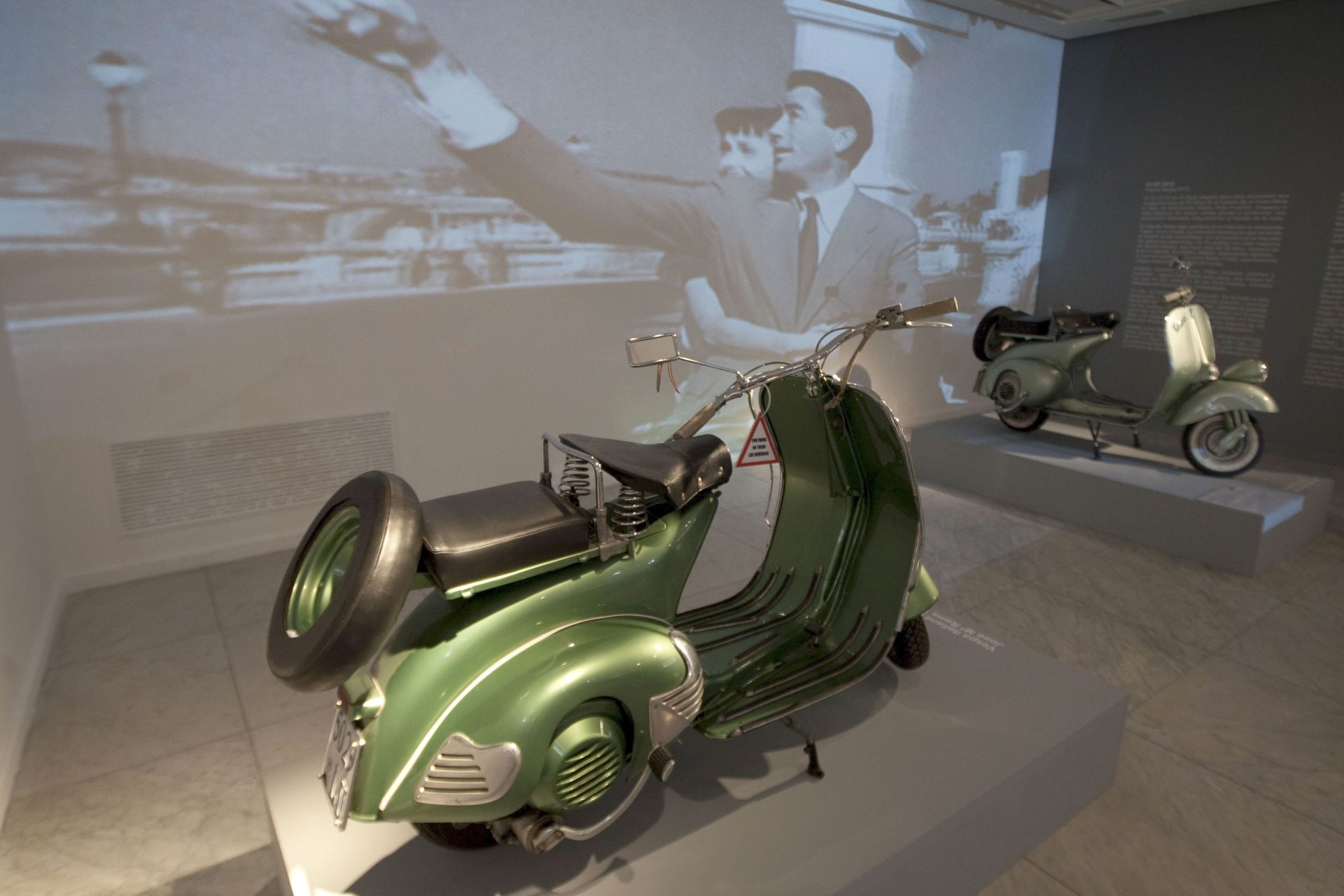 Detalle de una motocicleta Vespa. Foto: EFE/DAVID AGUILAR