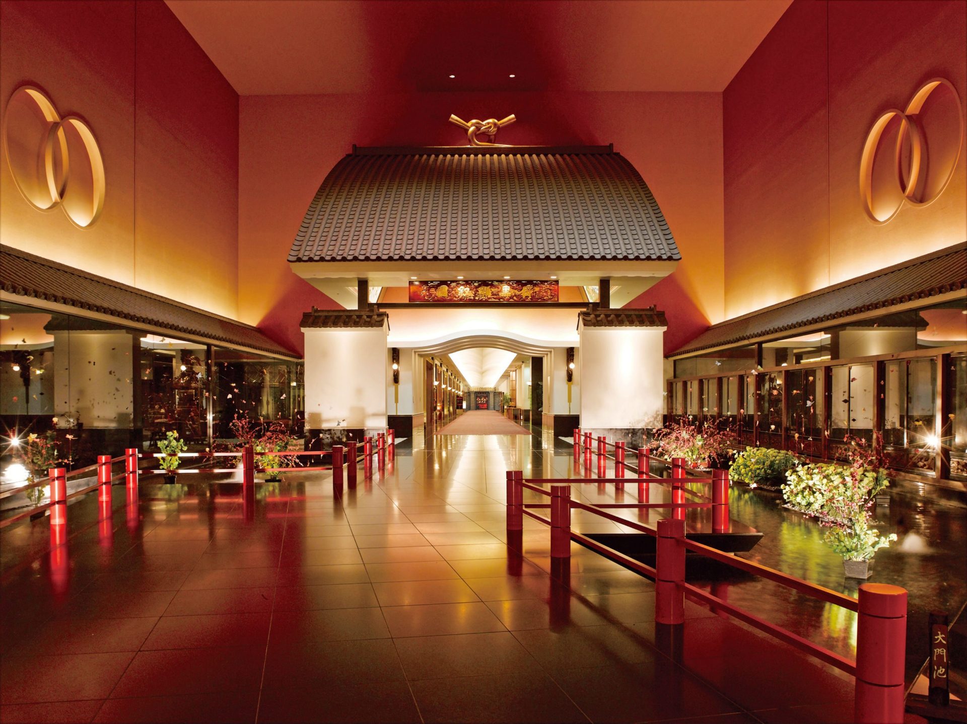 Uno de los corredores del lujoso hotel Meguro Gajoen de Tokio (Japón), que ofrece habitaciones de madera al estilo de los "Ryokan" (hotel tradicional japonés). Cedida por el hotel Meguro Gajoen.