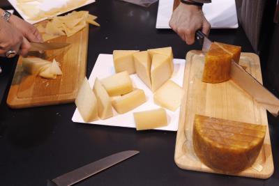 Muestra de queso Idiazabal. Foto: EFE.