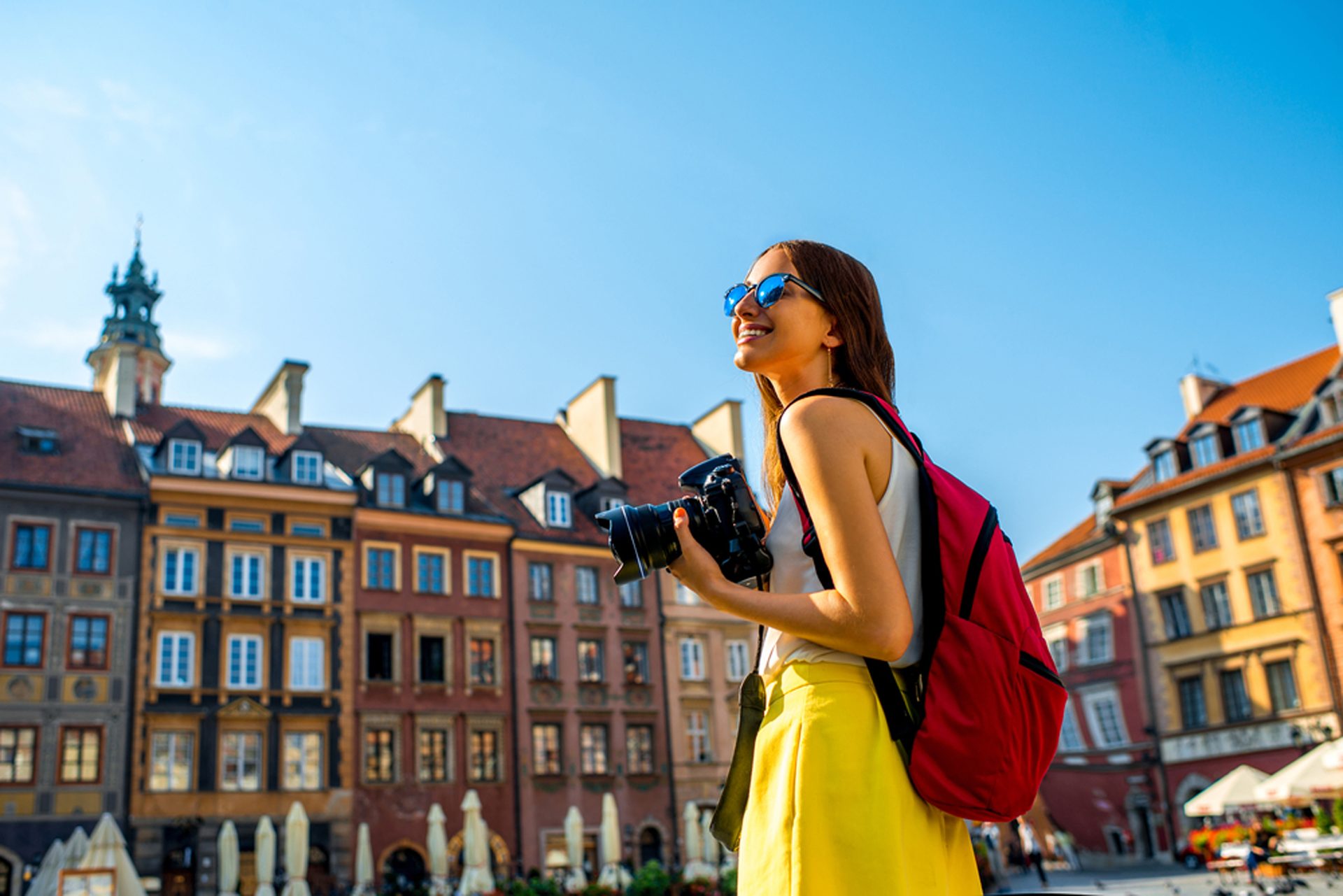 Una turista buscando nuevos recorridos por las calles de Varsovia. Foto:WowTrip