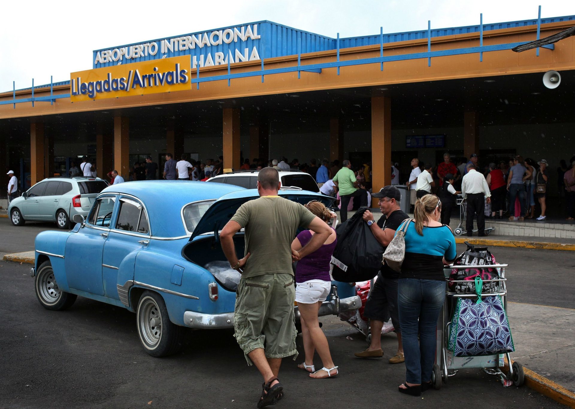 Imagen de archivo del exterior del aeropuerto José Martí de La Habana. EFE/Ernesto Mastrascusa