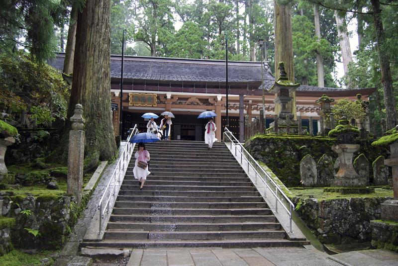 "Okunoin", el santuario interior del monte Koya (Wakayama, Japón). EFE/María Roldán