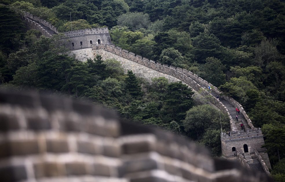 Turistas en la Gran Muralla China en Mutianyu, a las afueras de Pekín (China). EFE/DIEGO AZUBEL