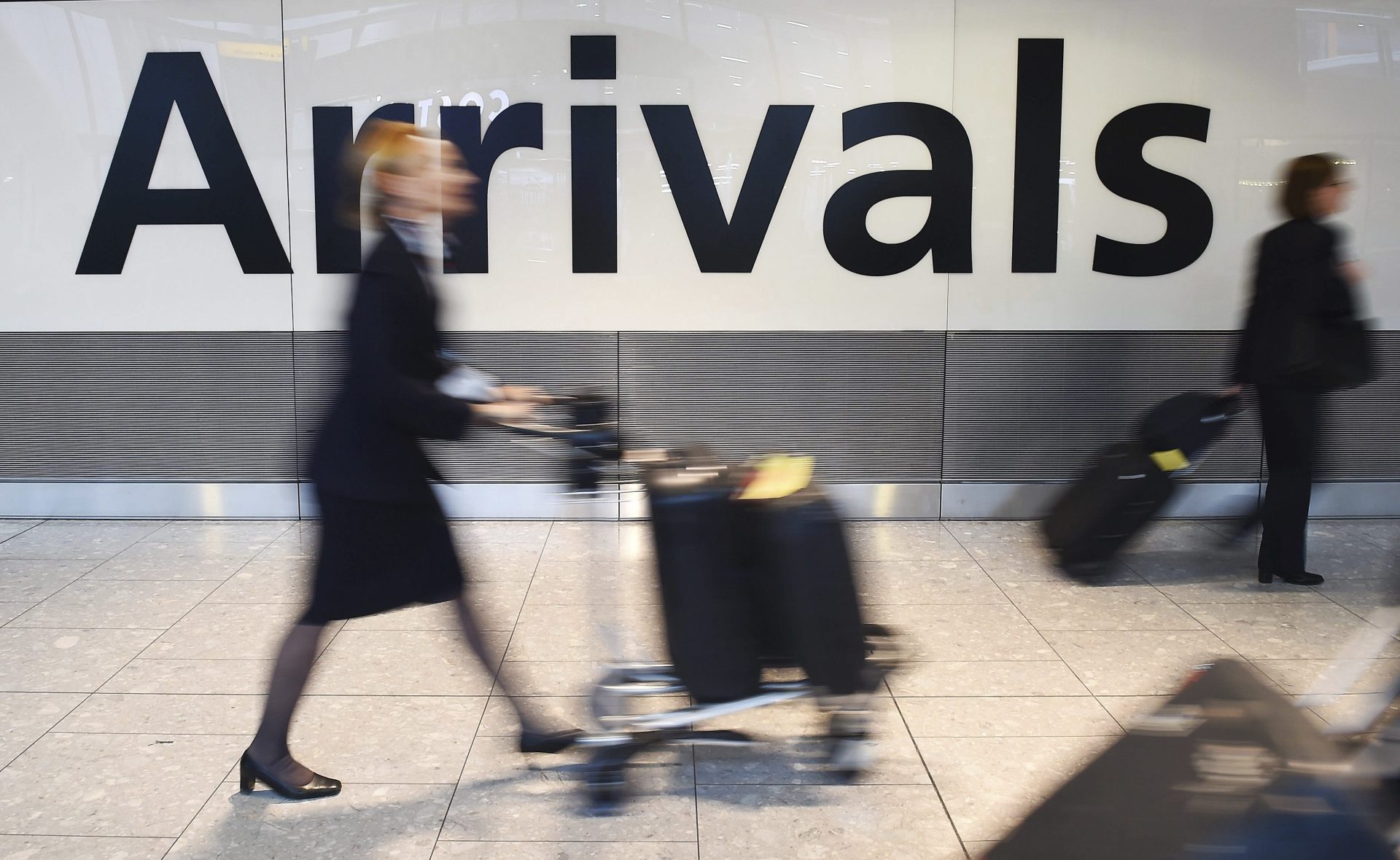 Imagen de archivo de unos pasajeros en el aeropuerto de Heathrow, Londres. Foto: EFE/ Andy Rain.