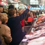 Mercado Central de Valencia en los días previos a la Navidad de 2014. EFE/Kai Försterling