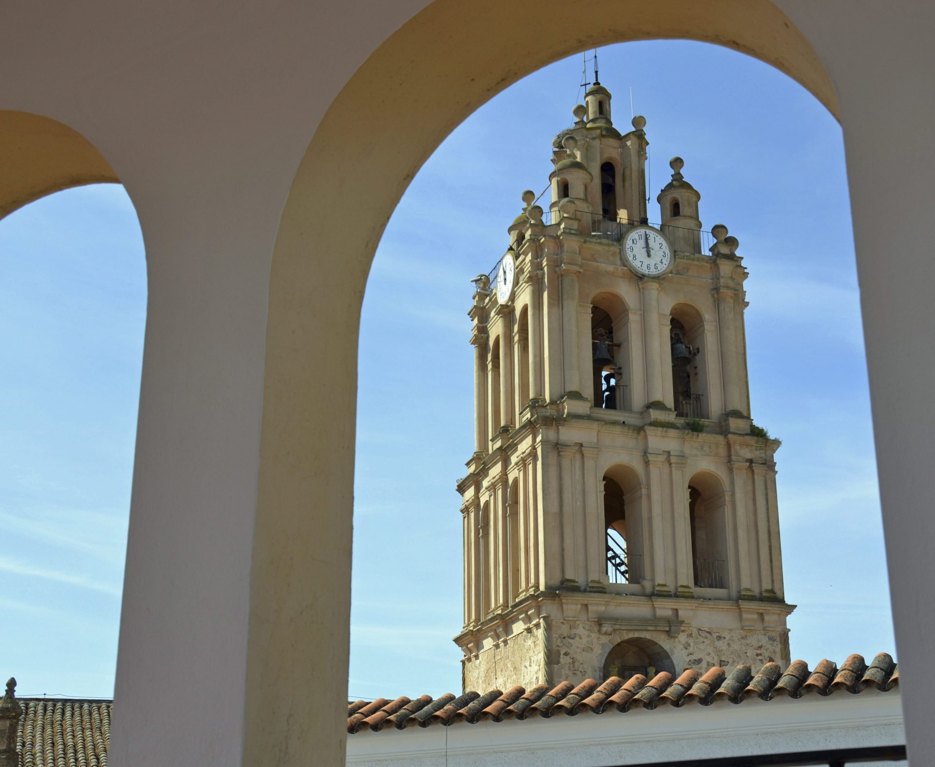 Torre de la iglesia de Almendralejo. EFE/Raúl Casado.