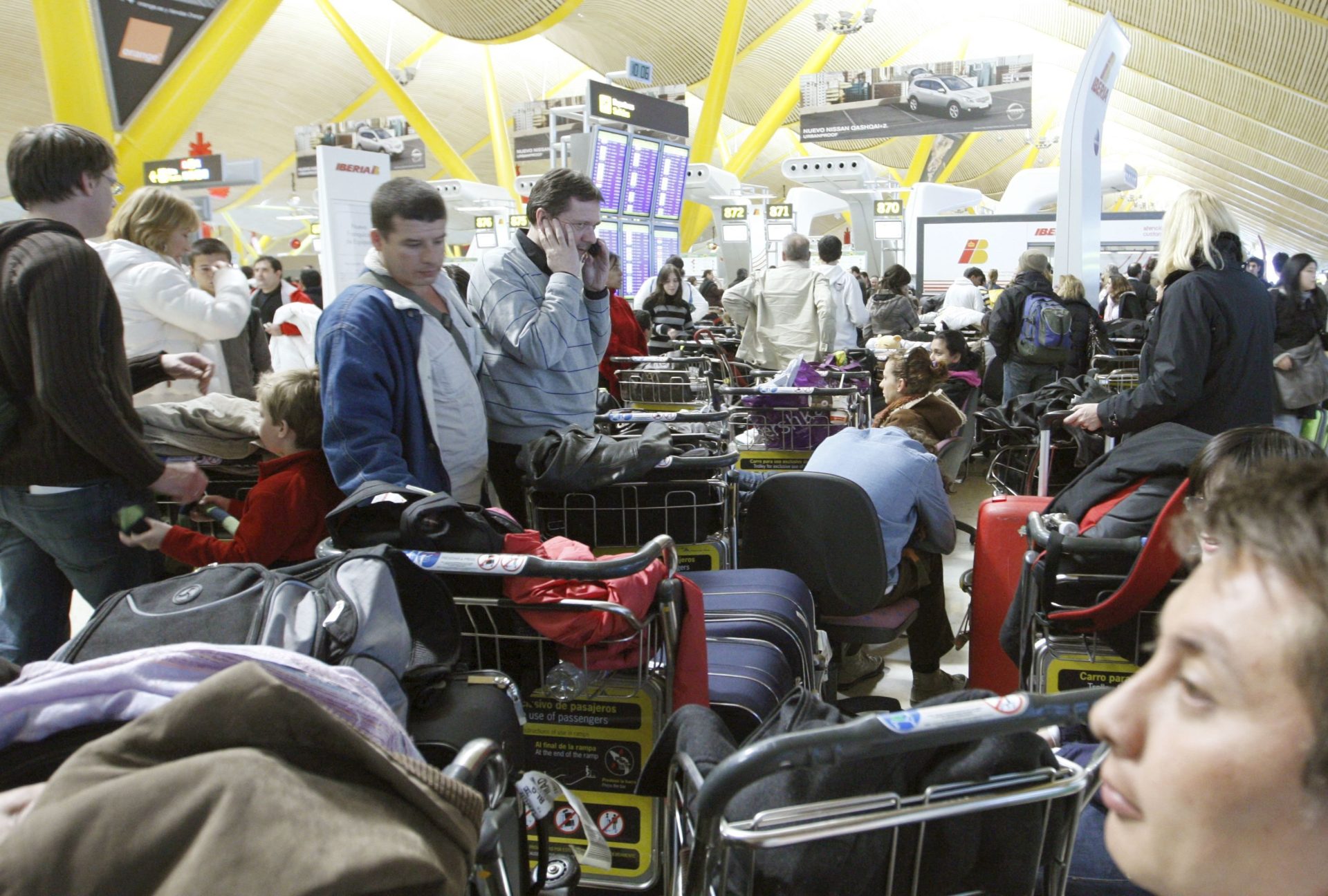 Pasajeros esperan la salida de sus aviones. Foto: Efetur/Manuel H. de León (Archivo)