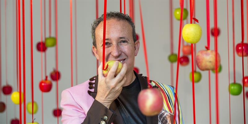 El pintor portugués Julio Quaresma. Foto: Efe/ Manuel Bruque.