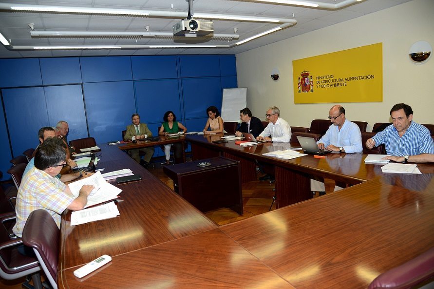 Reunión de responsables del Ministerio con el sector del vino. Foto: Magrama