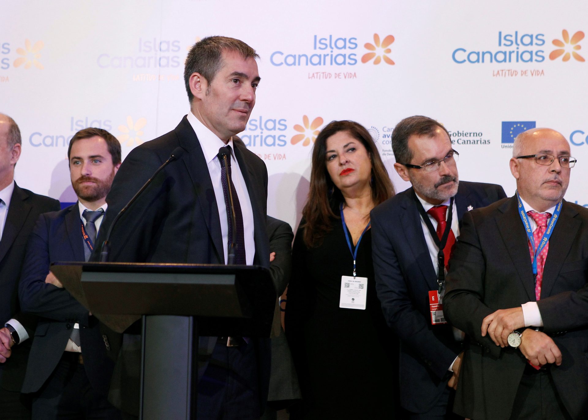 El presidente de Canarias, en la inauguración del expositor. Foto: Efe / Víctor Clavijo