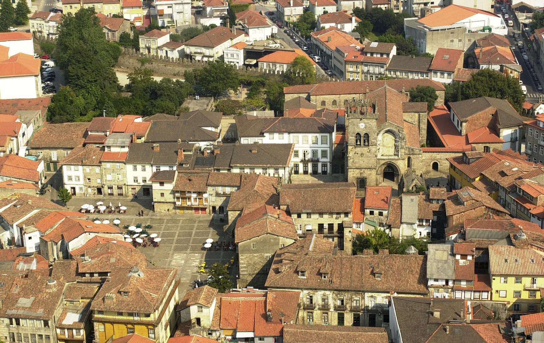 Centro histórico de Guimarães. Imagen cortesía de Turismo de Portugal.