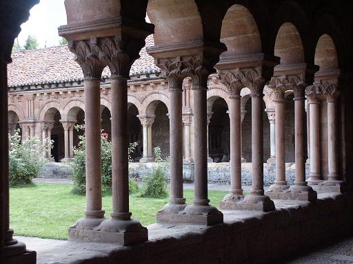 Claustro de la Concatedral de San Pedro en Soria. Imagen cortesía de la Diputación de Soria.