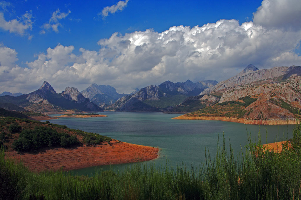 El Embalse de Riaño, en León. Foto: Efetur/Cedida por la Diputación de León.