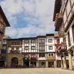 Hondarribia, Guipúzcoa. Foto. oliveiralila / Shutterstock