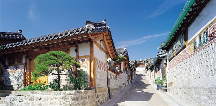 Aldea Hanok de Bukchon, en Seúl. EMBAJADA DE TURISMO.