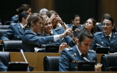 Integrantes de la Guardia Civil en el homenaje del XXV aniversario del ingreso de la primera mujer en el cuerpo. EFE/JuanJo Martín