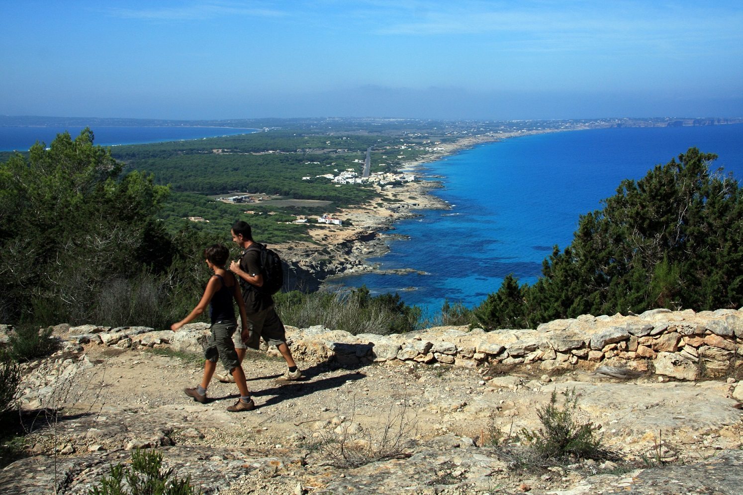 Senderismo en Formentera. Foto: Turismo de Formentera.