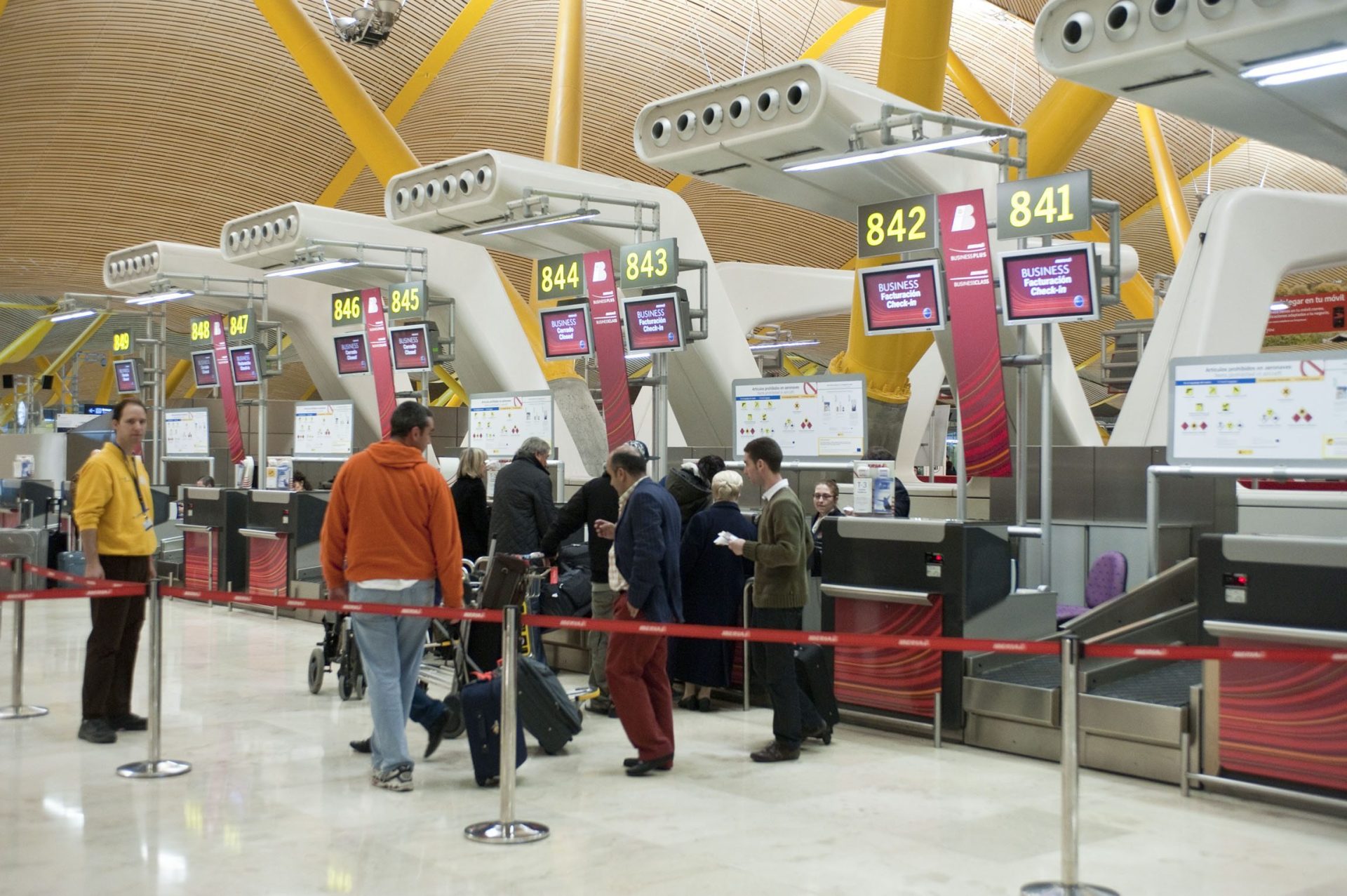 Viajeros en el aeropuerto de Barajas. Foto cedida por Iberia.