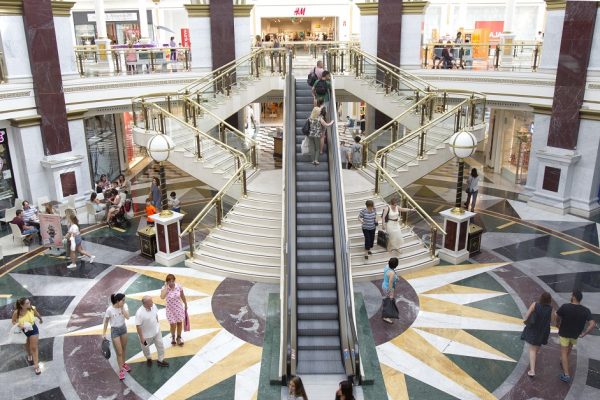El turismo de compras es un factor importante también para los centros comerciales como el de la imagen, en Madrid . Foto: EFE/Javier Liaño