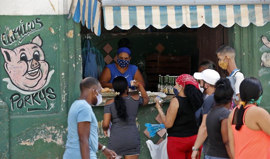 Una tienda de alimentación. Efeagro/Ernesto Mastrascusa