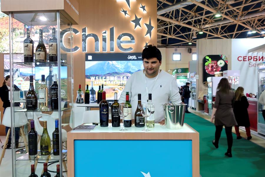 Expositor de vinos chilenos en una feria en Rusia. Efeagro/Anush Janbabian