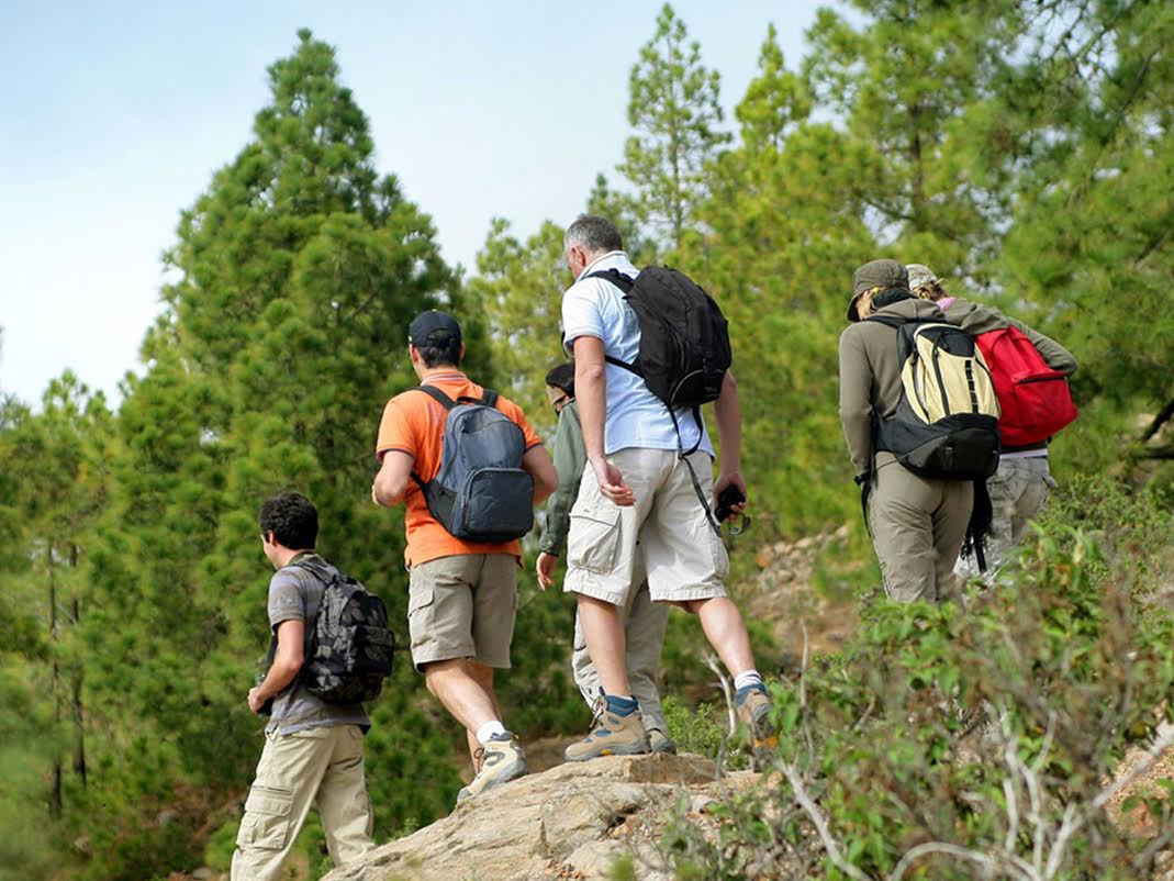 Senderistas en Grazalema. Foto: Efetur / cedida por Turismo de Cádiz.